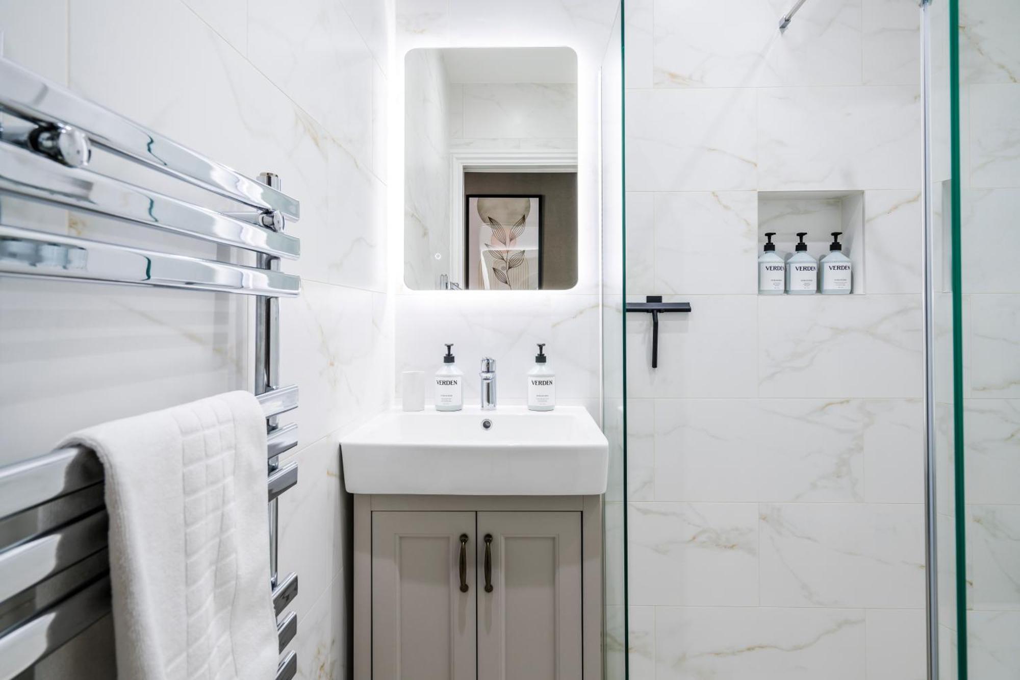Cozy 2 Bedroom Apartment In Sutton Sutton  Buitenkant foto