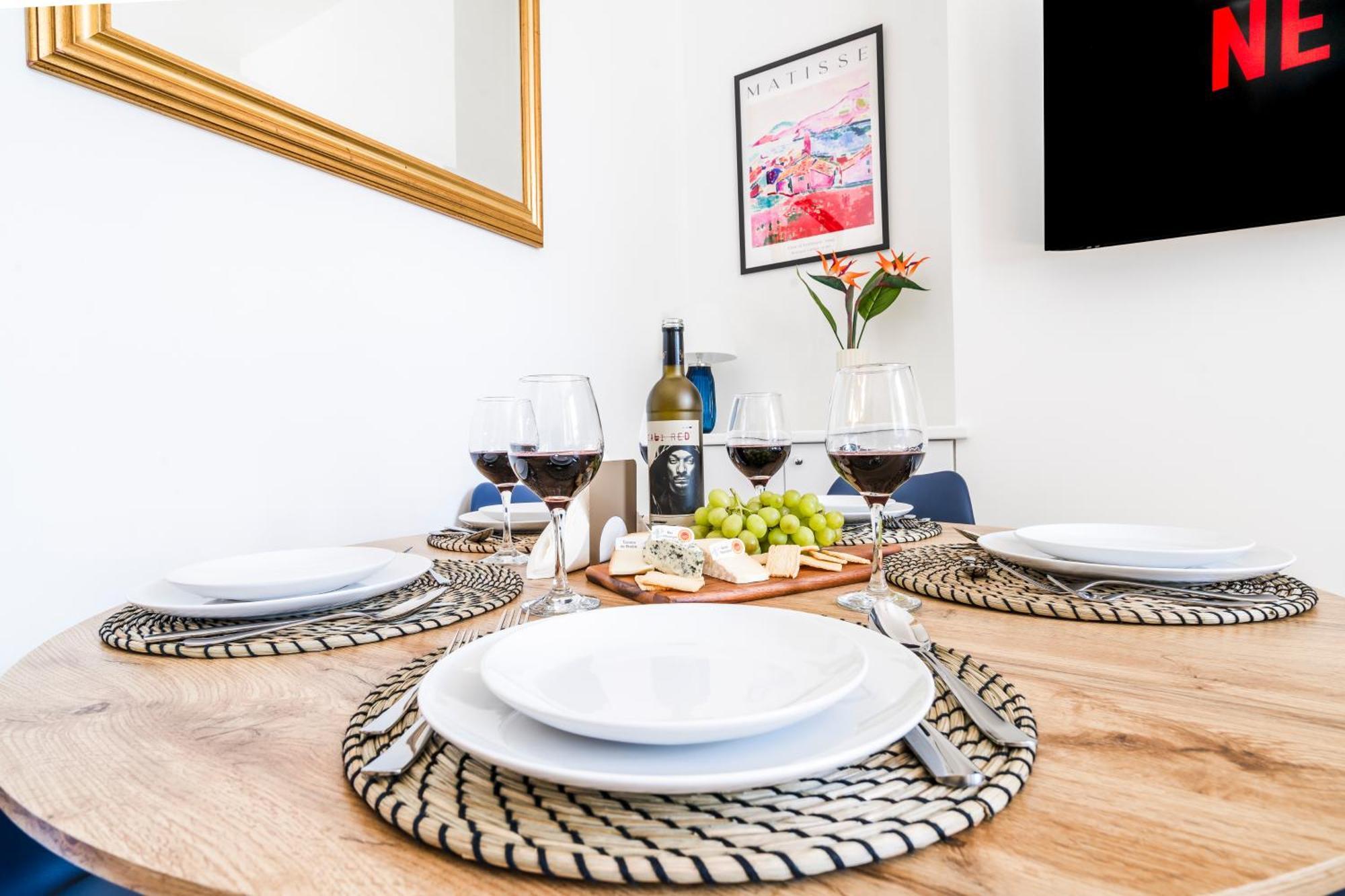Cozy 2 Bedroom Apartment In Sutton Sutton  Buitenkant foto